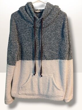 Hem & Thread Plush Two-Tone Sherpa Hoodie in Gray and Cream